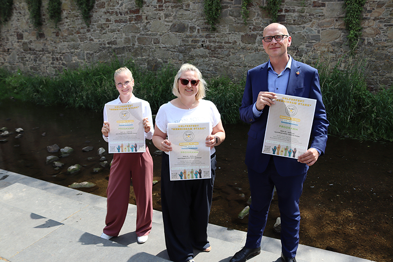 Die letzten Vorbereitungen für das Fest organisieren derzeit Lisa Eckardt, Stephanie Schmitz und Bürgermeister Sebastian Glatzel. Foto: Mager/Stadt Bad Münstereifel